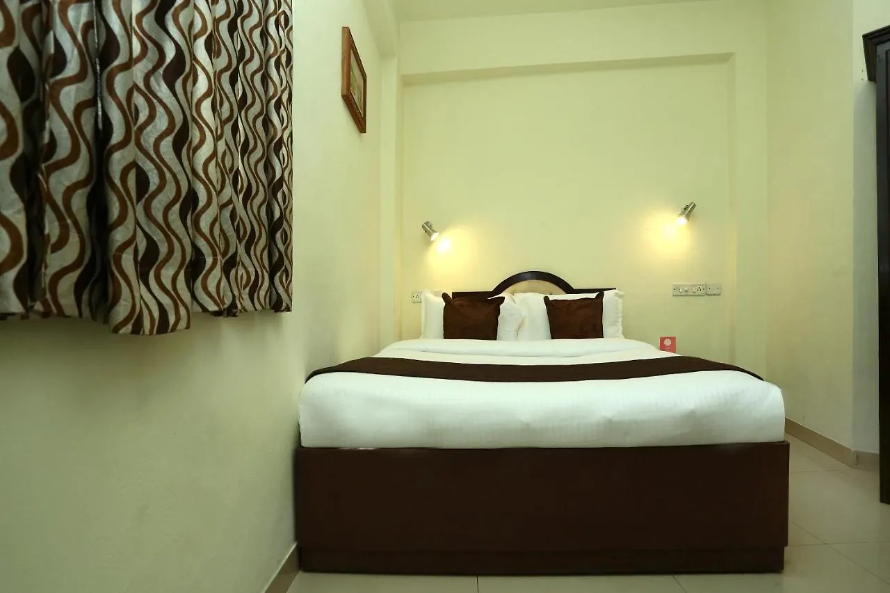 Oyo 11492 Gateway Inn Kochi Hotel